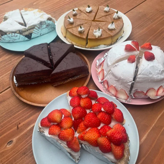 ・
本日のがり日和☆
・
ようやく寒さも緩んで、何だかホッとしています^_^
・
今週も通常通りオープン中♪
・
今週はいつものケーキ類に加え、リクエストにお応えして、デビルスフードケーキもご用意してます♪
・
thank youクッキー詰め合わせやおめでとうクッキーなども少しずつでしたら店頭分もありますよ♪
・
今日から3月。
春の気配を感じながらのんびりお茶しにいらして下さいね╰(*´︶`*)╯♡
・
#のがり　#佐賀　#脊振
#米粉　#米粉おやつ　#小麦卵乳製品不使用
#アレルギー対応　#グルテンフリー　#オーガニック
#佐賀カフェ　#神埼カフェ
#米粉クッキー #thank youクッキー
#青空カフェ
