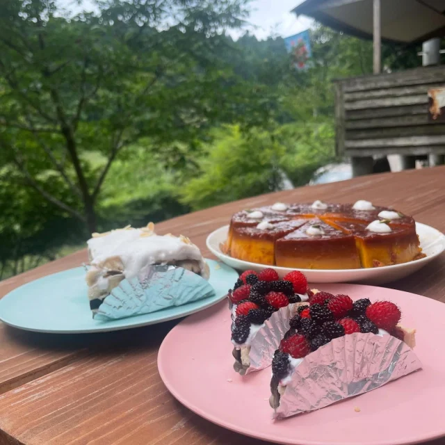 ・
本日のがり日和☆
・
のがりは今週も通常通り金土日オープン。
無添加シロップの天然かき氷やさっぱりスイーツなどなどご準備してます♪
・
🍧今週のかき氷🍧
＊無農薬いちご
＊いちごみるく
＊はちみつレモン
＊宇治抹茶みるく
＊せふりベリーヨーグルト
＊パイナップルココミルク
・
🍰今週のケーキ🧁　
＊お山のベリータルト
＊生チョコバナナタルト
＊かぼちゃのプリンケーキ
＊パイナップルネイキッドショートケーキ(土日のみ)
・
桑の実や木苺がそろそろ終わりなので、お山のベリータルトは今週で終了、かき氷のベリーヨーグルトもシロップが無くなり次第終了となります。
・
毎日毎日暑いですが、時折り心地よい風が吹くお山にぜひ涼みにいらして下さいね♪
・
ご来店お待ちしております╰(*´︶`*)╯♡
・
#のがり　#佐賀　#脊振
#米粉　#米粉おやつ　#小麦卵乳製品不使用
#アレルギー対応　#グルテンフリー　#オーガニック
#佐賀カフェ　#神埼カフェ　#山カフェ
#佐賀かき氷　#無添加シロップのかき氷

・